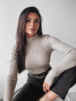 Beżowy sweter RIYA OLAVOGA