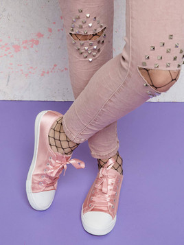 Jeansy Euphory zdobione przecięciami i dżetami na kolanach różowe