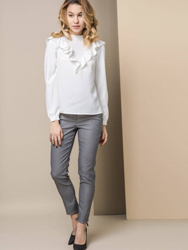 Bluzka Lola z falbanką z przodu biała