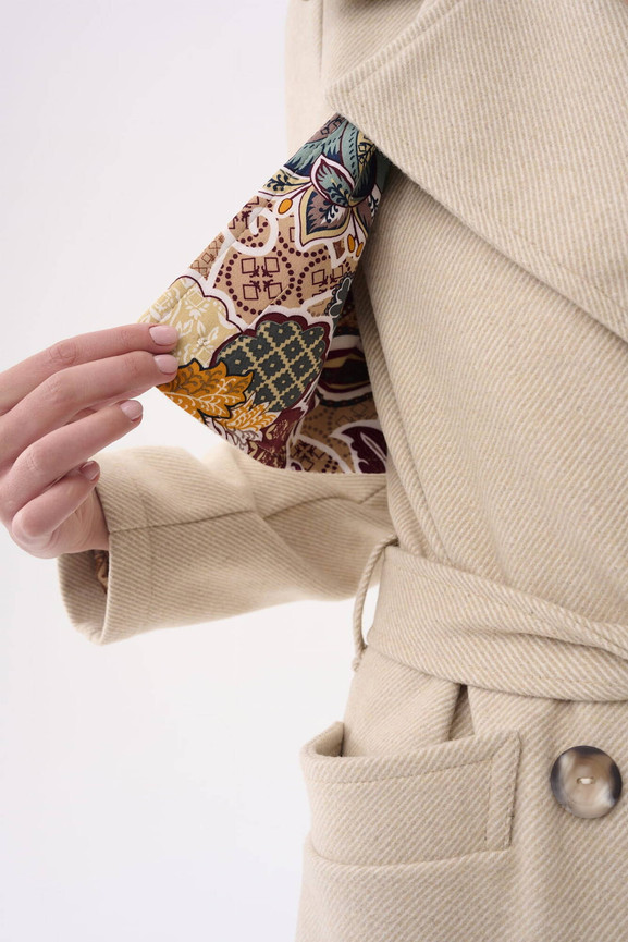 Beżowy płaszcz dwurzędowy z paskiem Blue Shadow