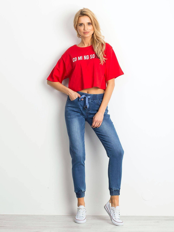 Bluzka cropped z nadrukiem tekstowym czerwona