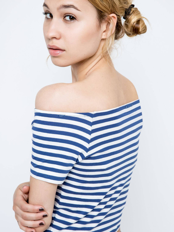 Bluzka krótka z dekoltem carmen biała w granatowe paski