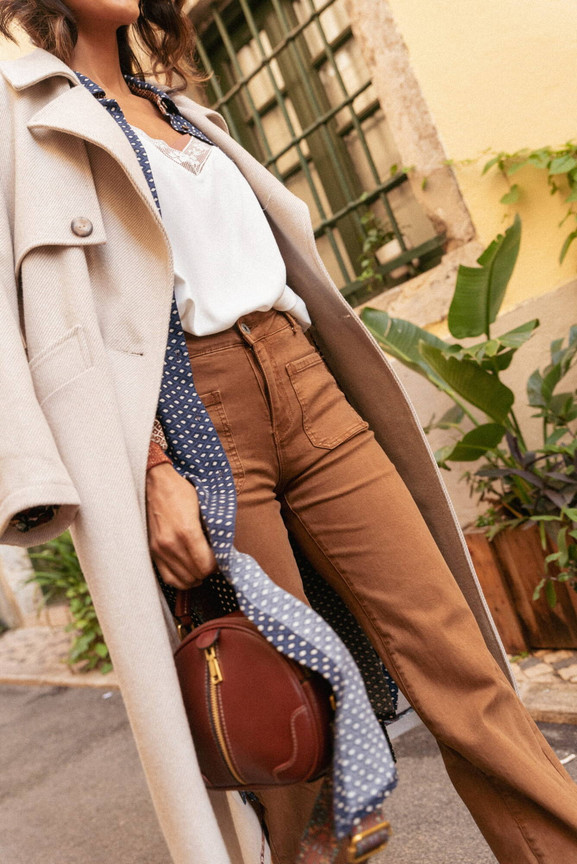 Beżowy płaszcz dwurzędowy z paskiem Blue Shadow