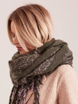 Szalik w pasy z frędzlami zielony