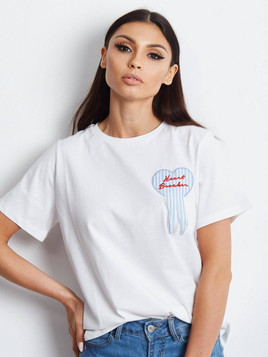 T-shirt zdobiona aplikacją serca biały