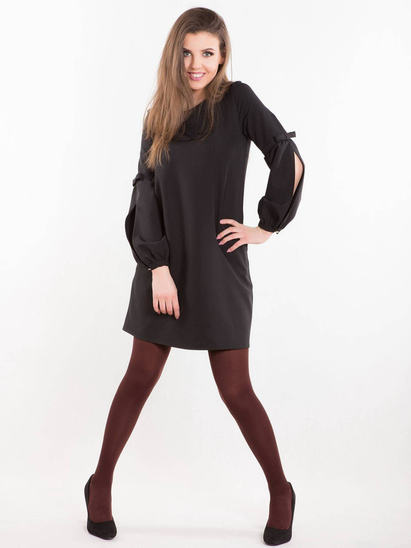 Sukienka zdobiona rozcięciami na rękawach czarna
