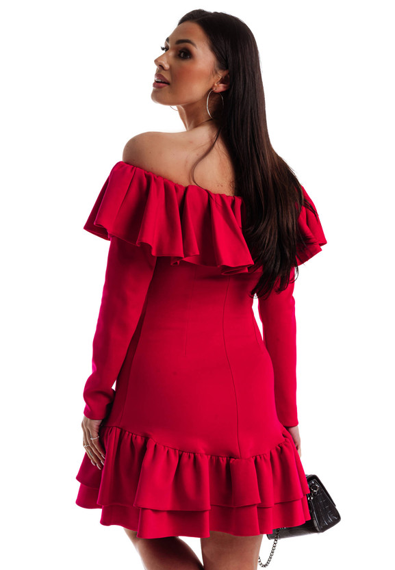 Różowa sukienka z dekoracyjną falbaną przy dekolcie La Diva