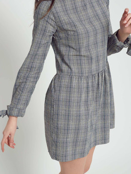 Sukienka w kratkę glen odcinana w pasie szara