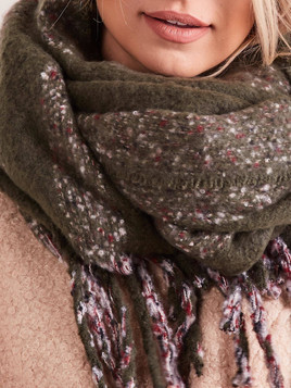 Szalik w pasy z frędzlami zielony