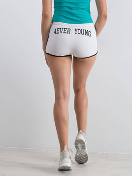 Szorty z lamówką i nadrukiem tekstowym białe