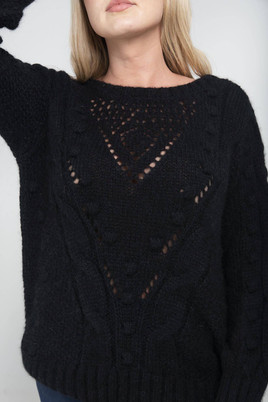 Czarny sweter ażurowy By o la La 