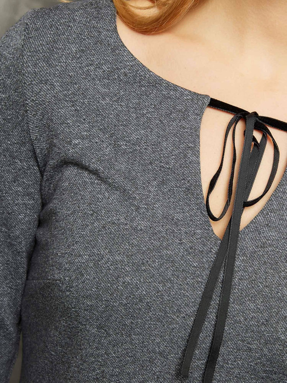 Sukienka King Young z wiązaniem przy dekolcie antracyt