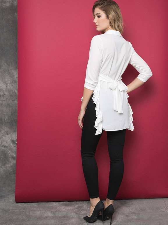 Koszula La Diva zdobiona falbankami po bokach biała