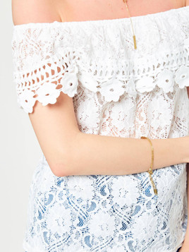 Bluzka koronkowa z hiszpańskim dekoltem biała