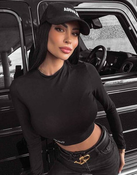 Czarna krótka bluzka  LULU OLAVOGA