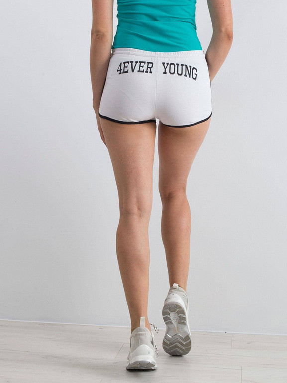 Szorty z lamówką i nadrukiem tekstowym białe