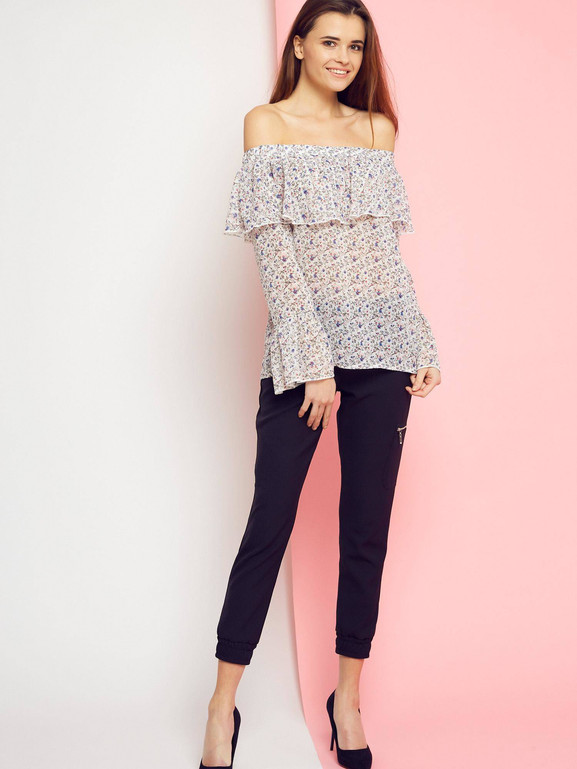 Bluzka w kwiaty z dekoltem carmen Cocomore Boutiqe biała