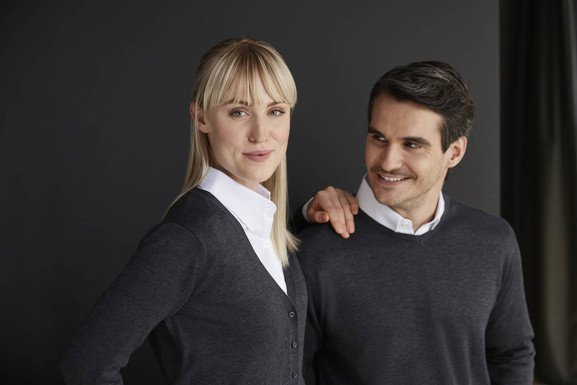 Antracytowy kardigan damski w szpic Russell