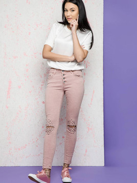 Jeansy Euphory zdobione przecięciami i dżetami na kolanach różowe