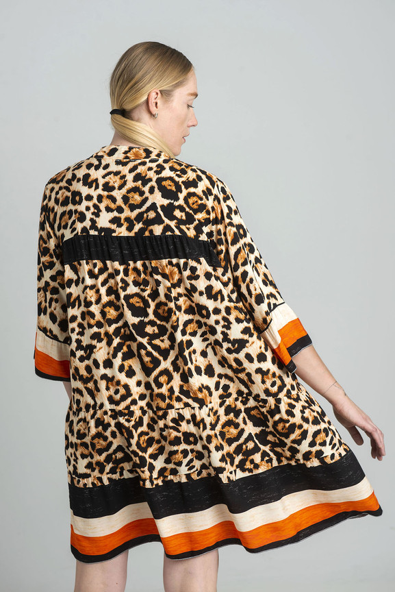 Beżowa luźna sukienka w panterkę