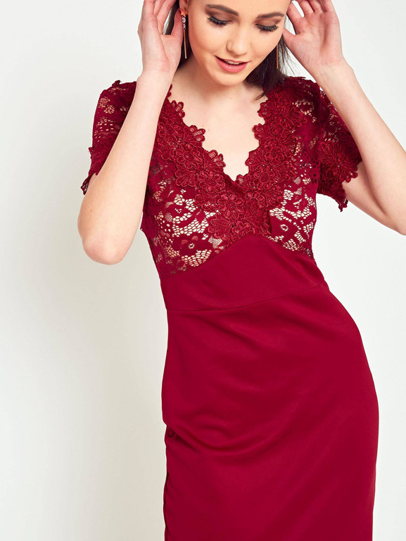 Sukienka ołówkowa zdobiona koronką bordowa