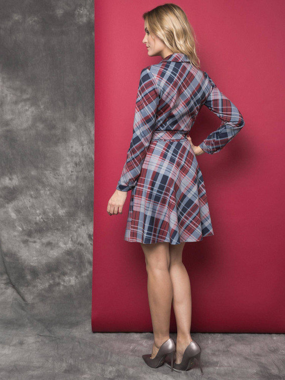 Sukienka La Diva typu szmizjerka w kratę szara