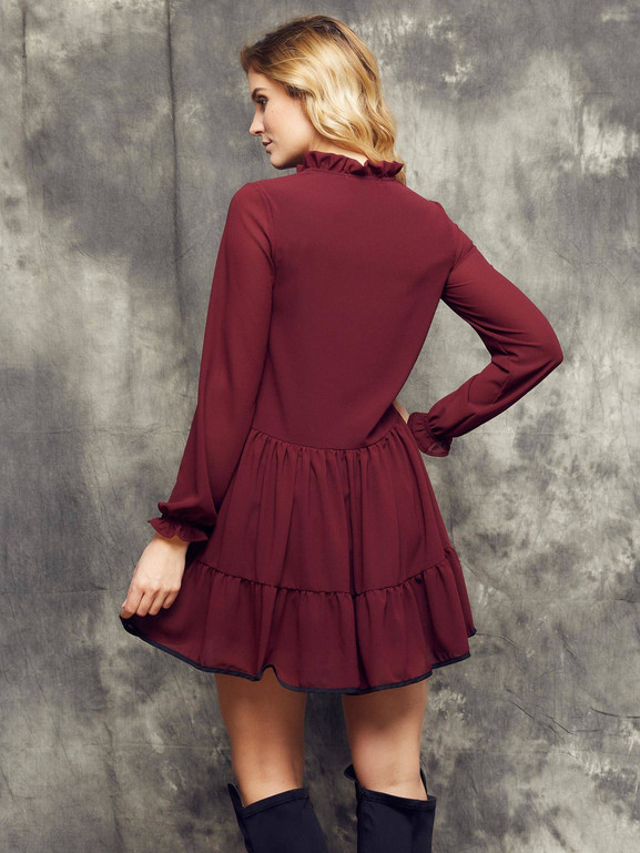 Sukienka Cocomore Boutiqe ze stójką i marszczeniami bordowa