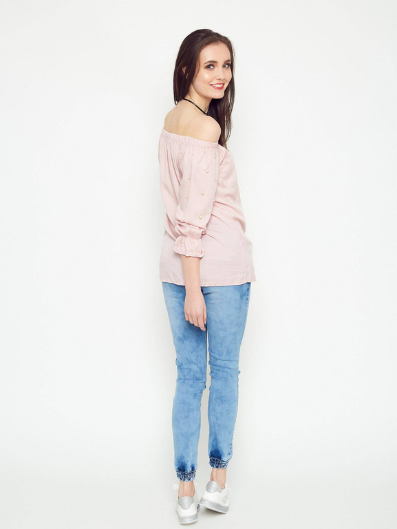 Bluzka z perełkami odsłaniająca ramiona jasno różowa