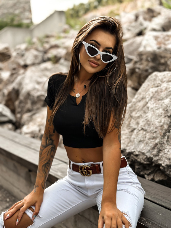 Czarna bluzka z pęknięciem w dekolcie Mayflies