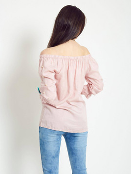 Bluzka z perełkami odsłaniająca ramiona jasno różowa