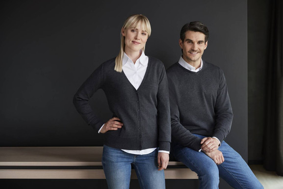 Antracytowy kardigan damski w szpic Russell