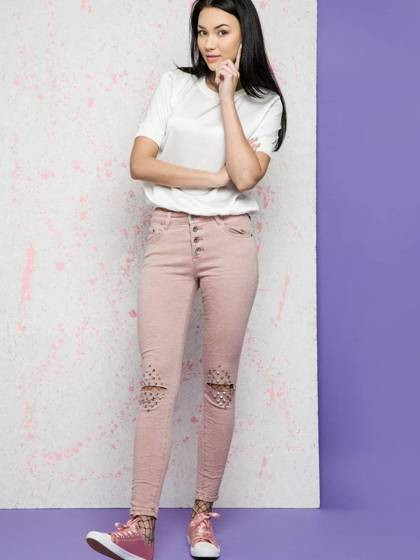 Jeansy Euphory zdobione przecięciami i dżetami na kolanach różowe