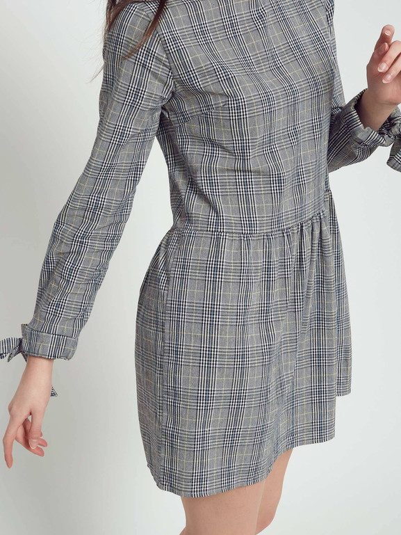 Sukienka w kratkę glen odcinana w pasie szara