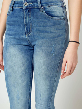 Jeansy zdobione przetarciami i perełkami niebieskie