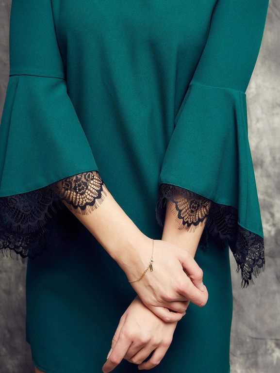 Sukienka Cocomore Boutiqe ze stójką i rozkloszowanymi rękawami zielona