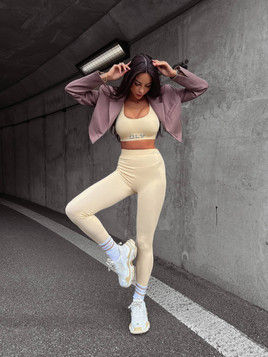 Beżowe legginsy CLASIC OLAVOGA