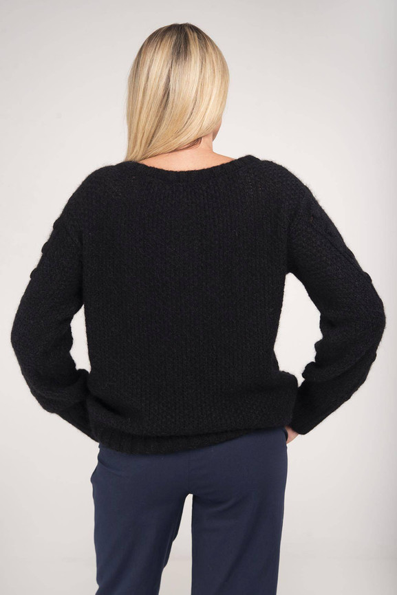 Czarny sweter ażurowy By o la La